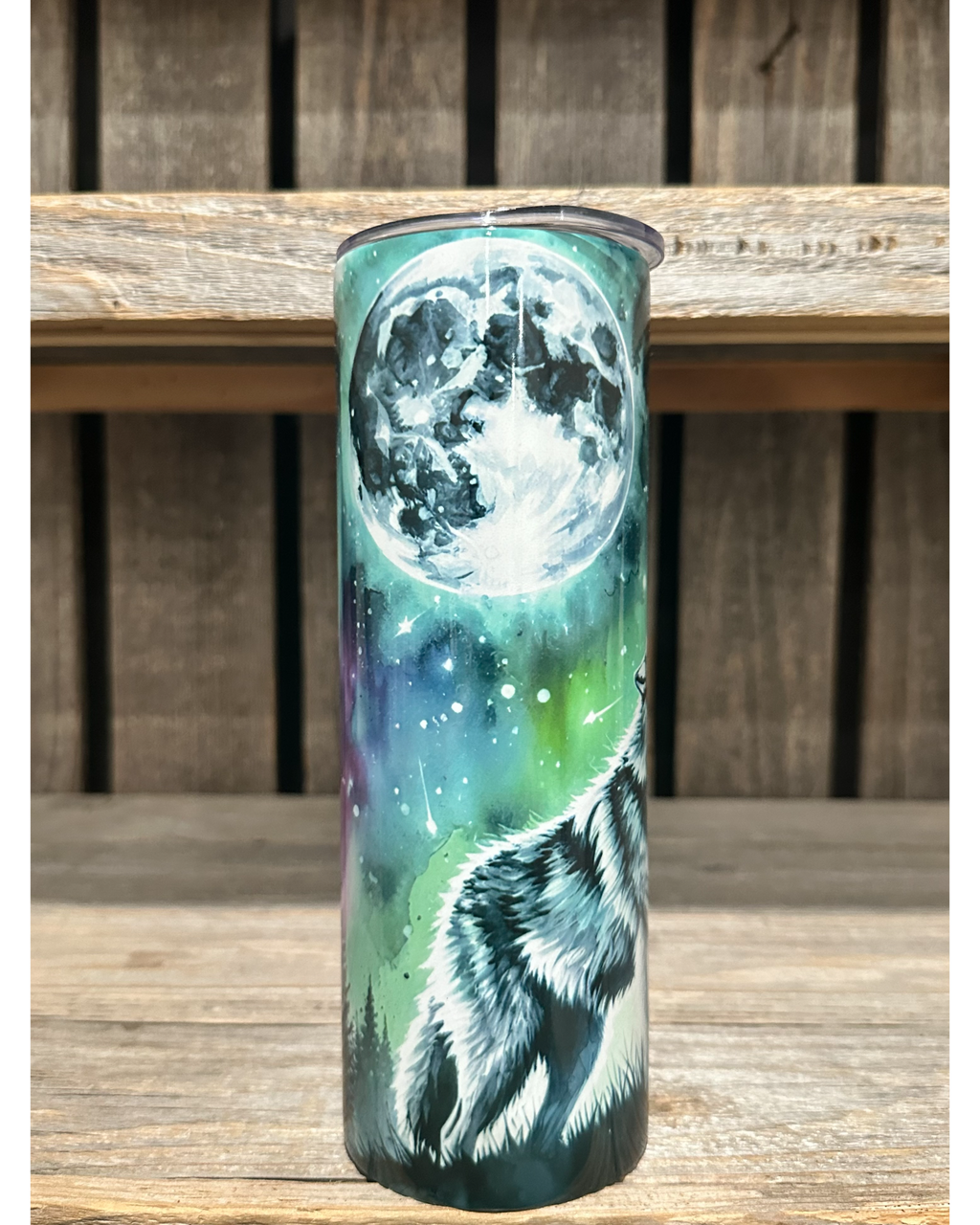 Howling Wolf - Northern Lights Night