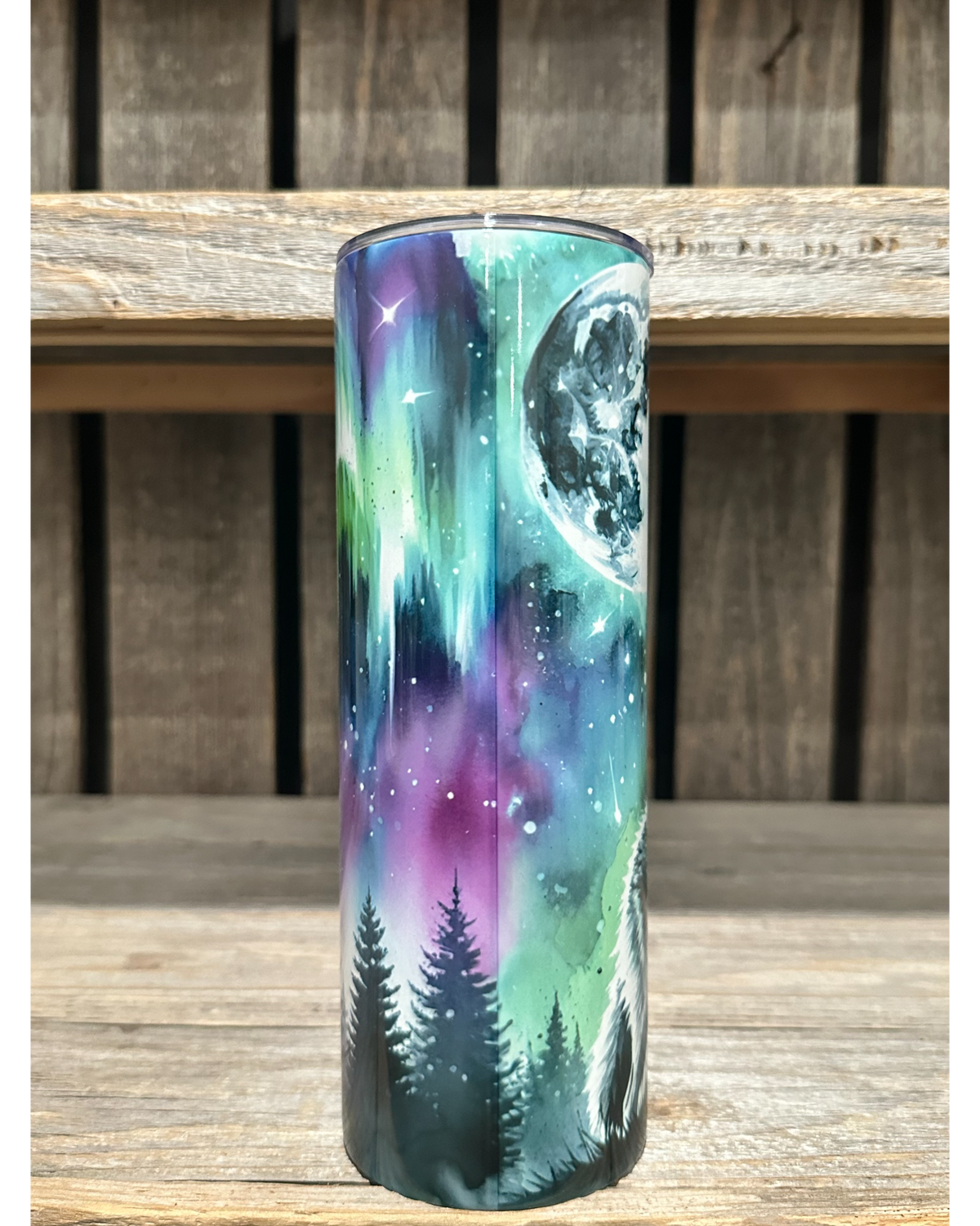 Howling Wolf - Northern Lights Night